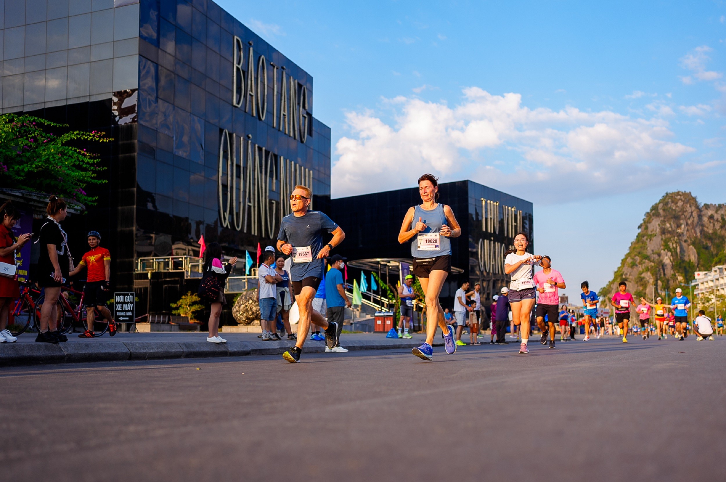 giai-marrathon-quoc-te-di-san-ha-long-1765980633.jpg