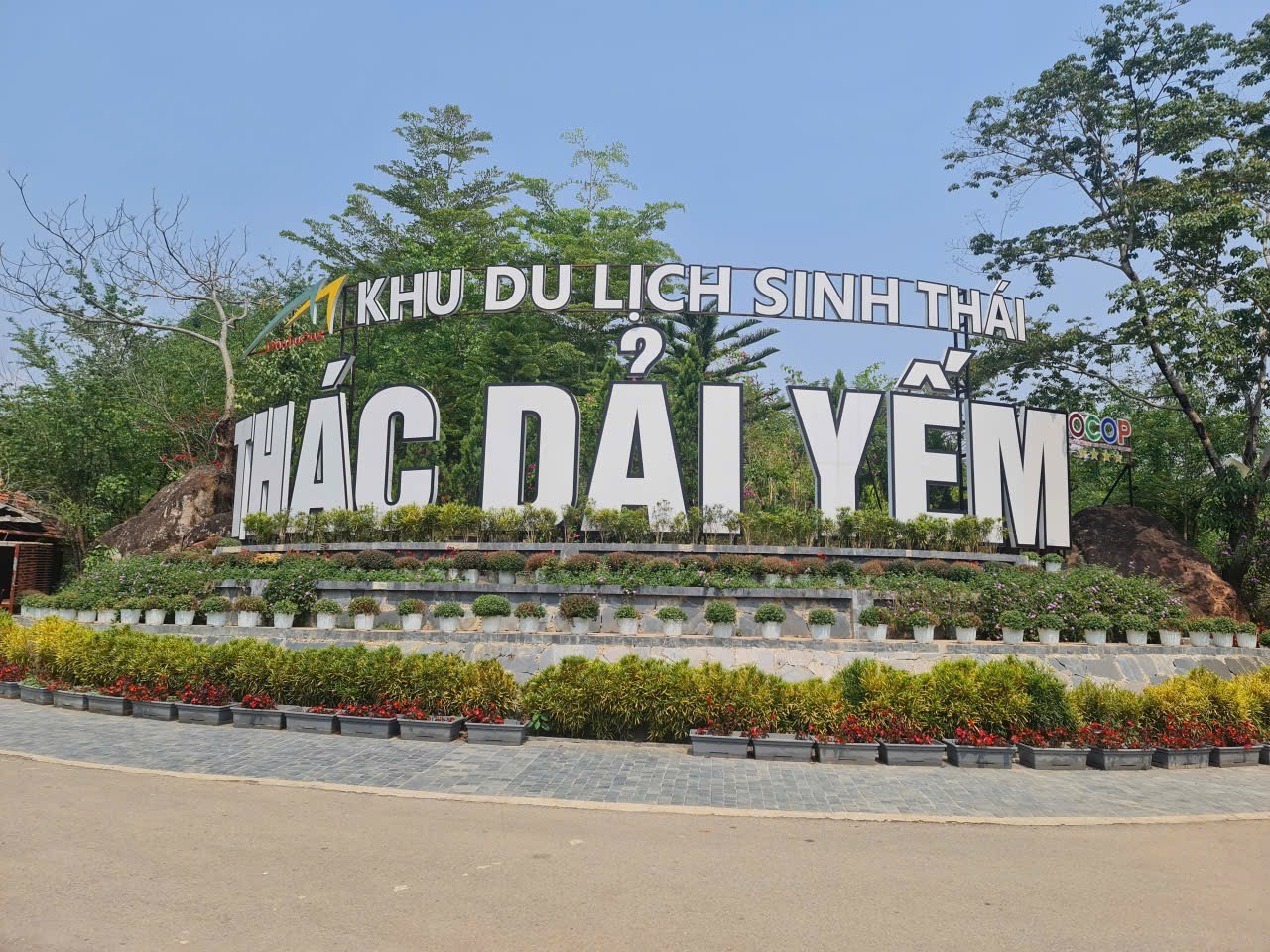 Thác Dải Yếm là điểm tham quan thiên nhiên nổi bật trong hành trình khảo sát tại Mộc Châu