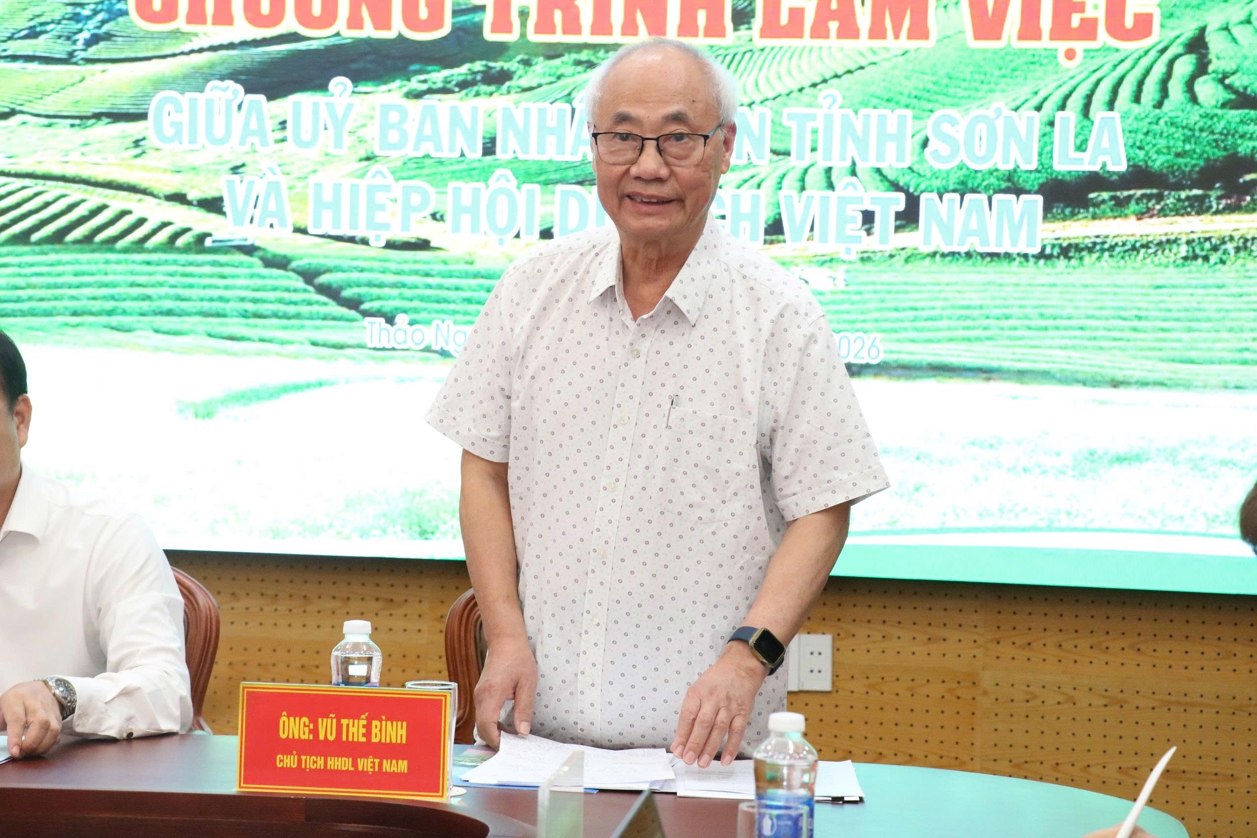 Ông Vũ Thế Bình - Chủ tịch Hiệp hội Du lịch Việt Nam phát biểu tại buổi làm việc.