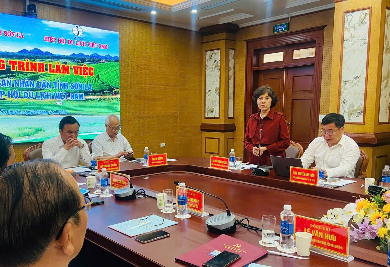 Bà Cao Thị Ngọc Lan phát biểu về định hướng phát triển du lịch Sơn La.