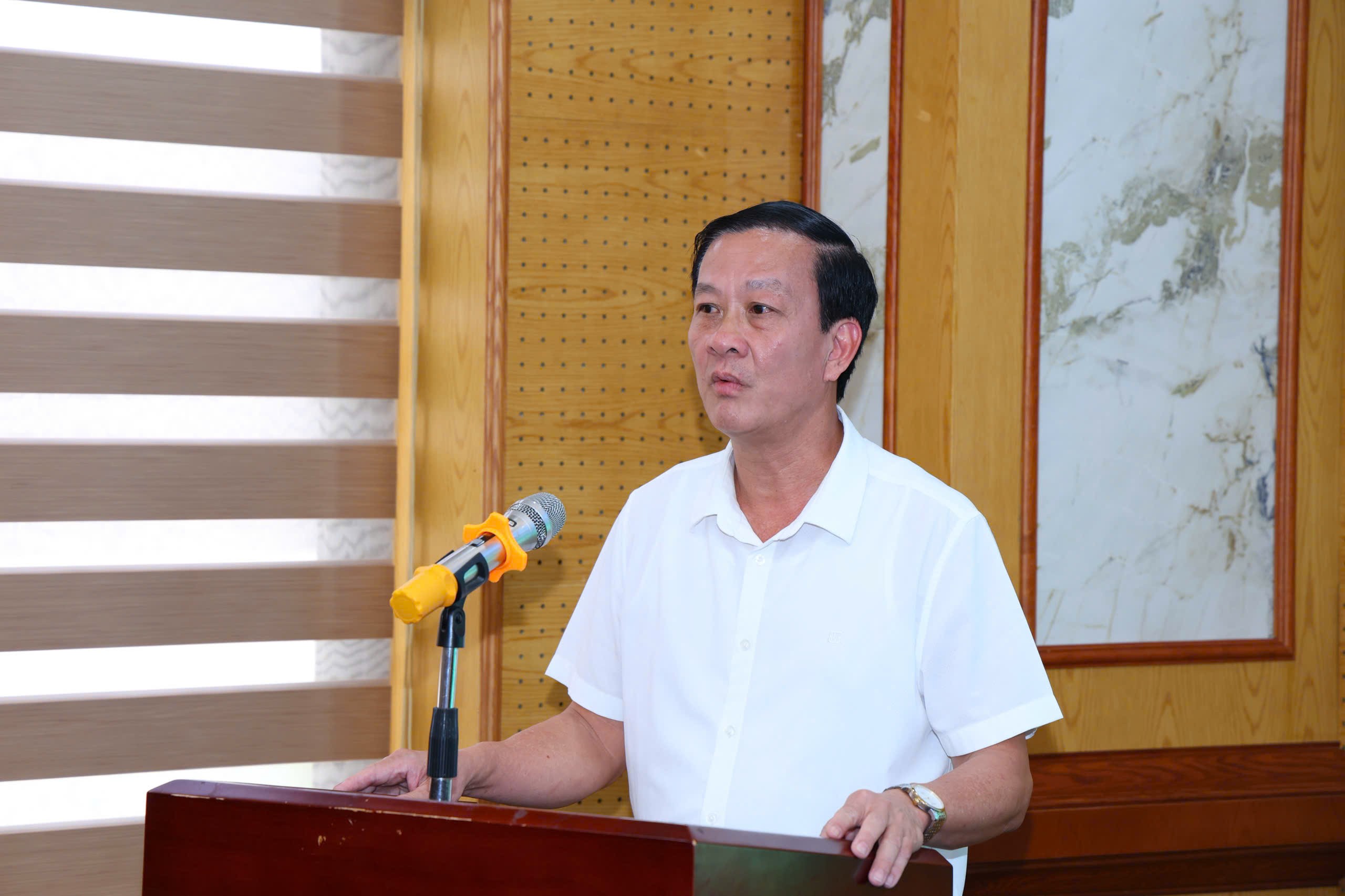 Ông Lê Hồng Chương - Chủ tịch Hiệp hội Du lịch tỉnh Sơn La phát biểu tại tại buổi làm việc với đoàn công tác.