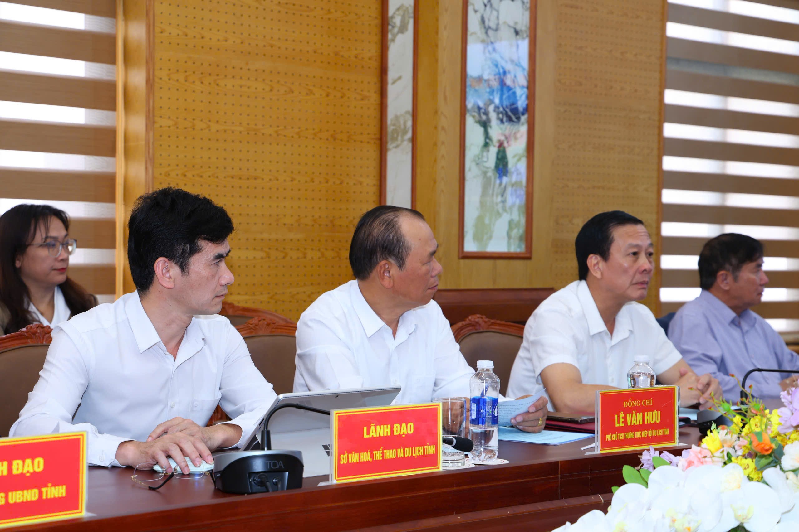 Các đại biểu tham dự buổi làm việc giữa Hiệp hội Du lịch Việt Nam và tỉnh Sơn La.