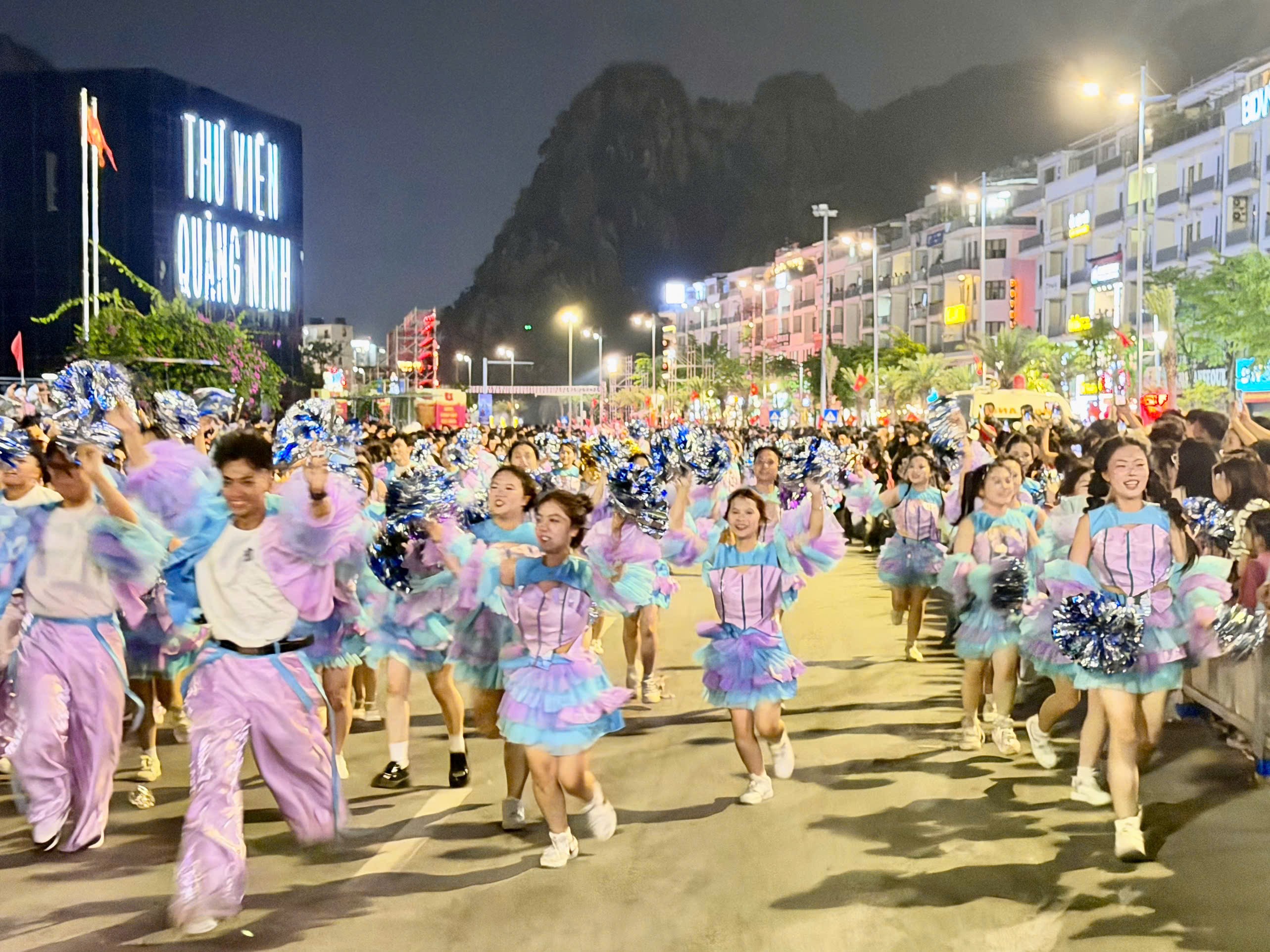 duong-pho-1777625350.jpg