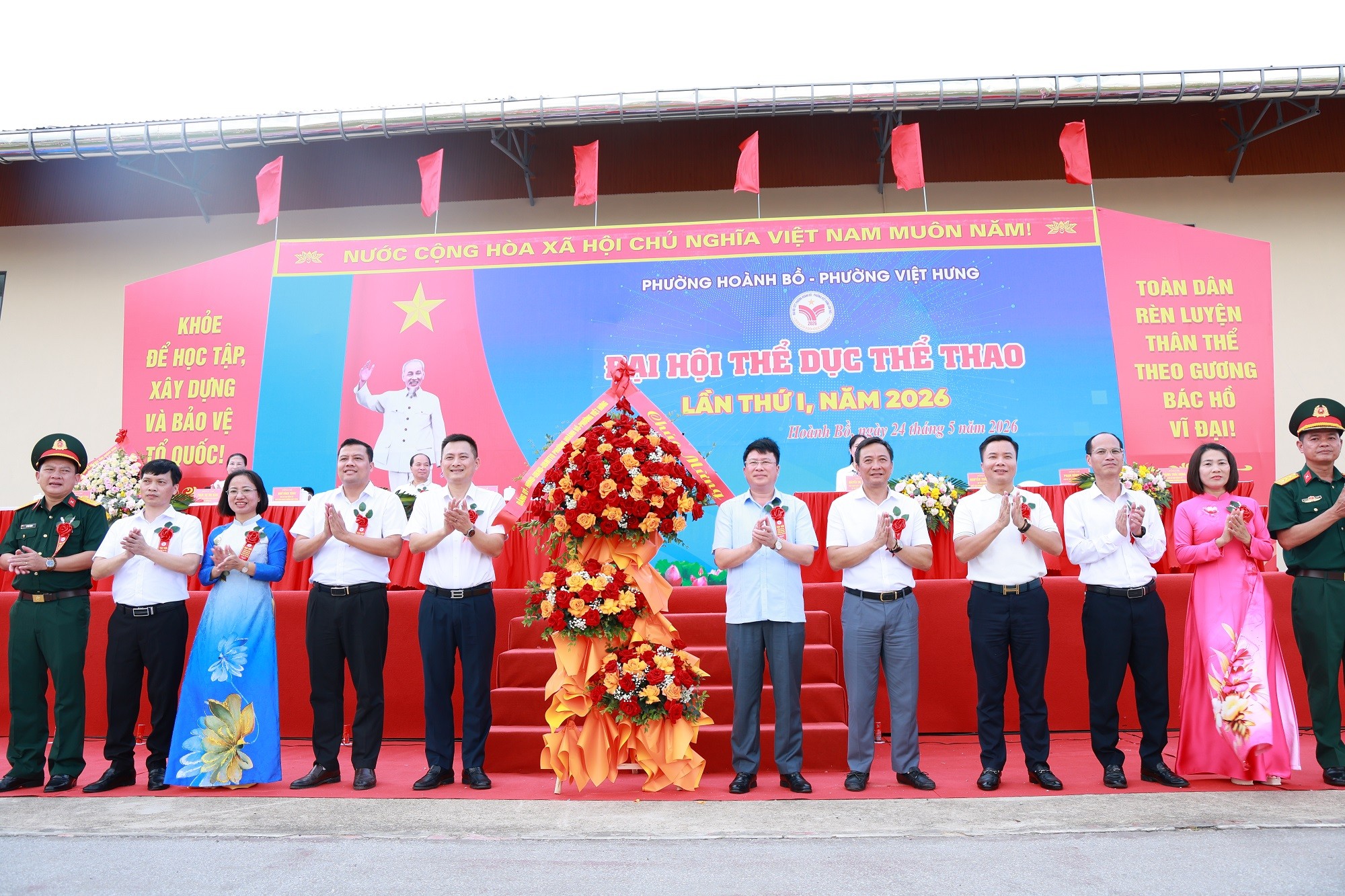 hai-phuong-tang-hoa-1779811309.jpg