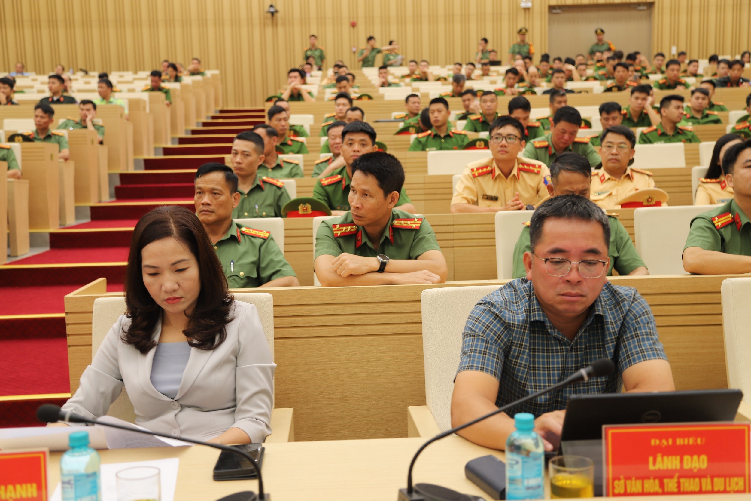 lanh-dao-tinh-so-1779981530.jpg