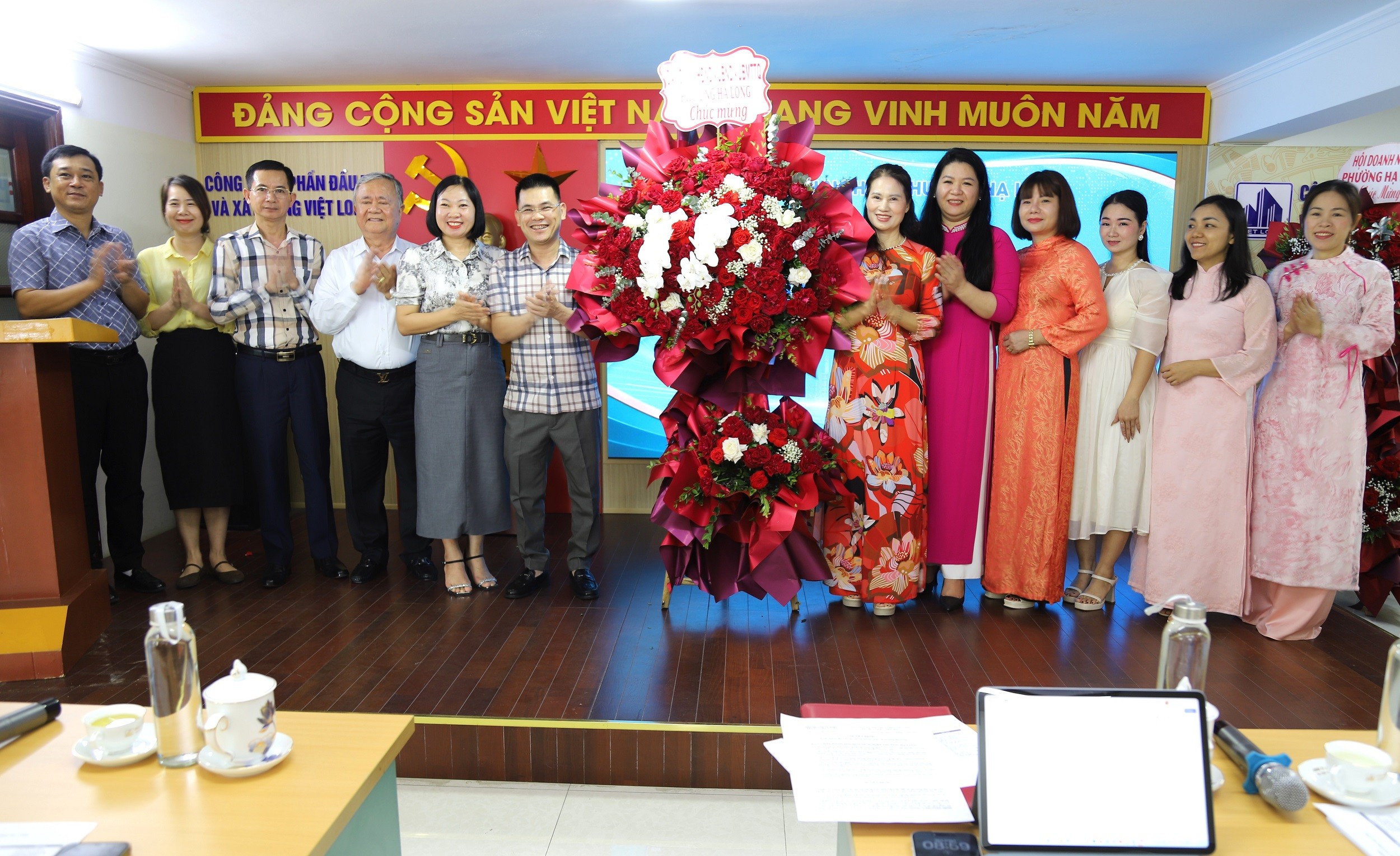 chup-anh-luu-niem-1780068400.jpg