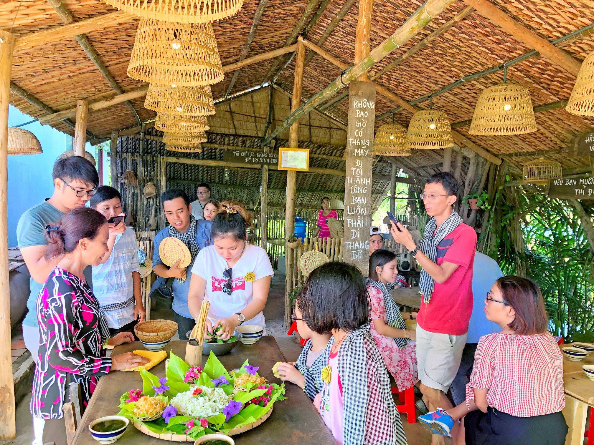 lam-banh-lang-du-lich-cong-dong-con-chim-1780899409.jpg