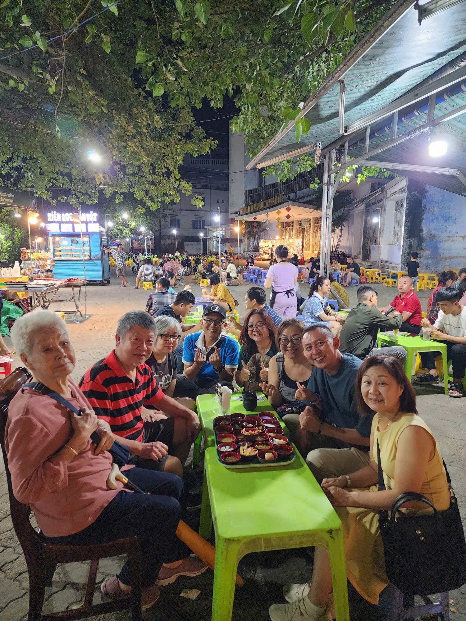 khach-quoc-te-trai-nghiem-an-che-via-he-1782721239.jpg