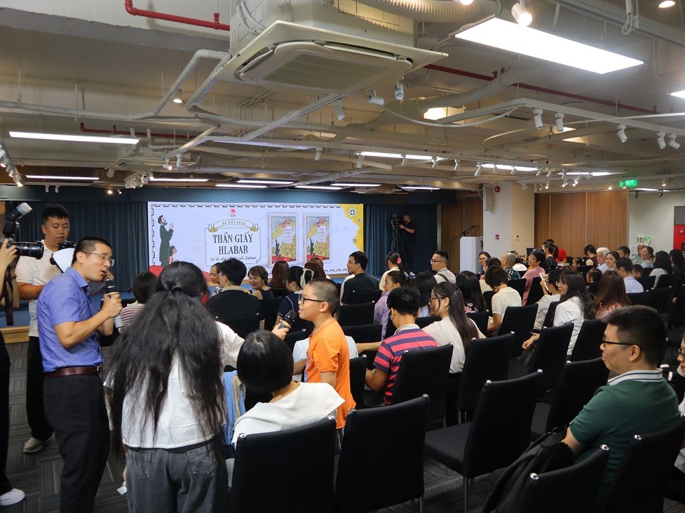 cac-em-nho-hao-hung-giao-luu-59-1782755794.jpg