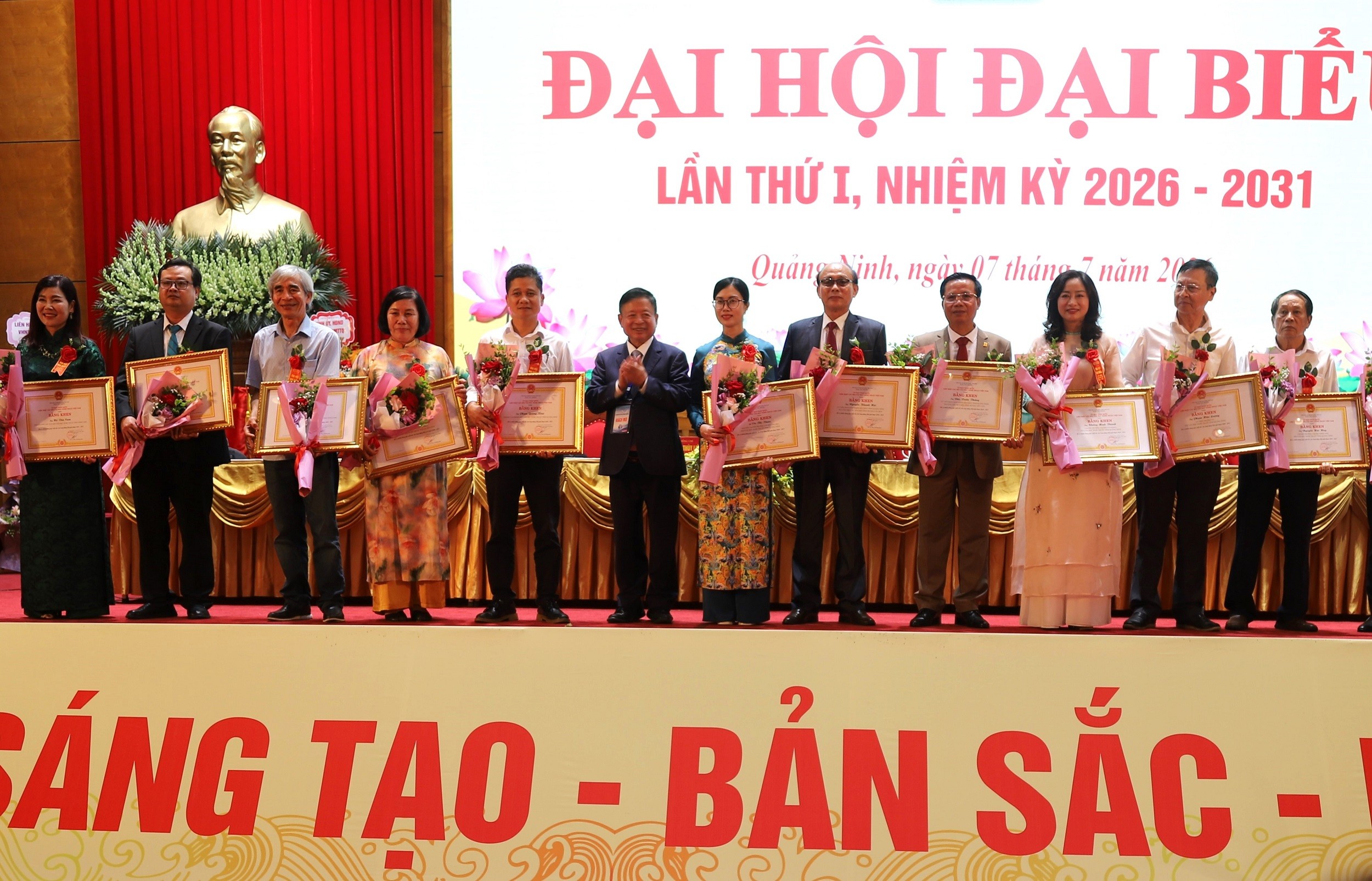11-khen-thuong-thi-dua-1783518405.jpg