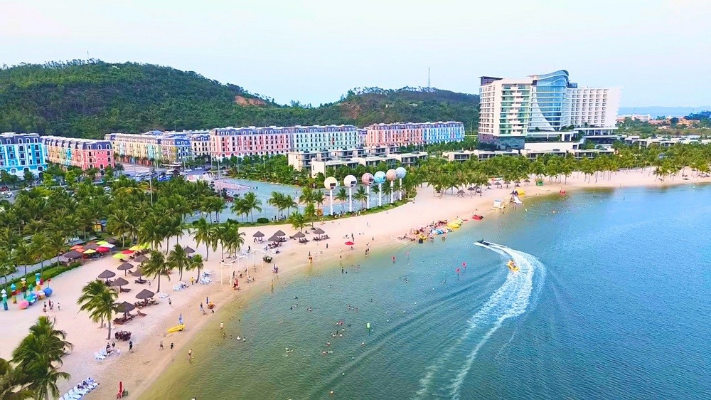 toan-canh-khu-du-lich-quoc-te-doi-rong-1785310293.jpg