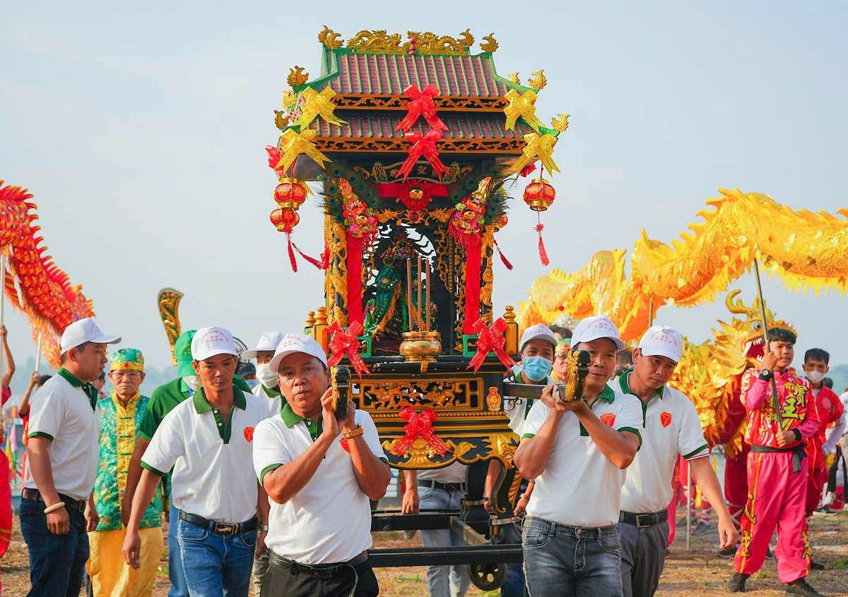 le-hoi-chua-ong-anh-vu-oanh-1785822377.jpg