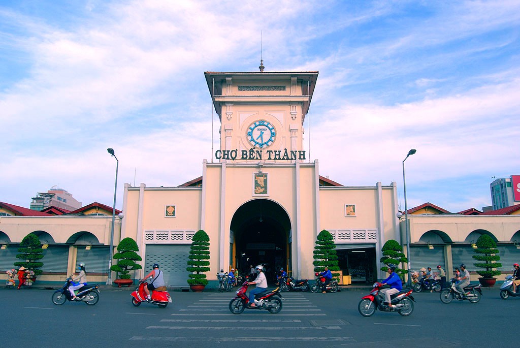 ben-thanh-market-2-1785924109.jpg
