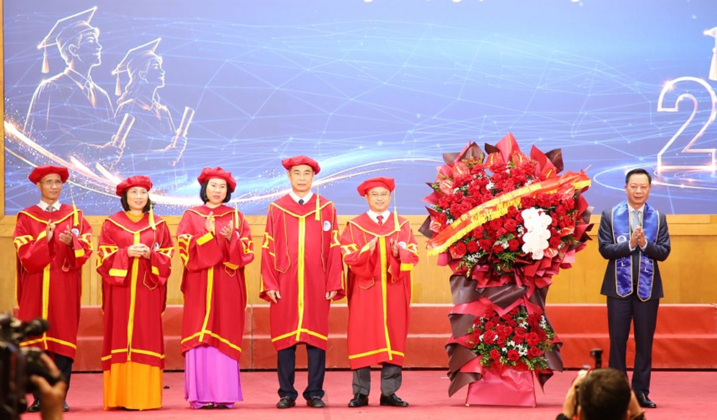 anh-tang-hoa-2-1786367520.jpg