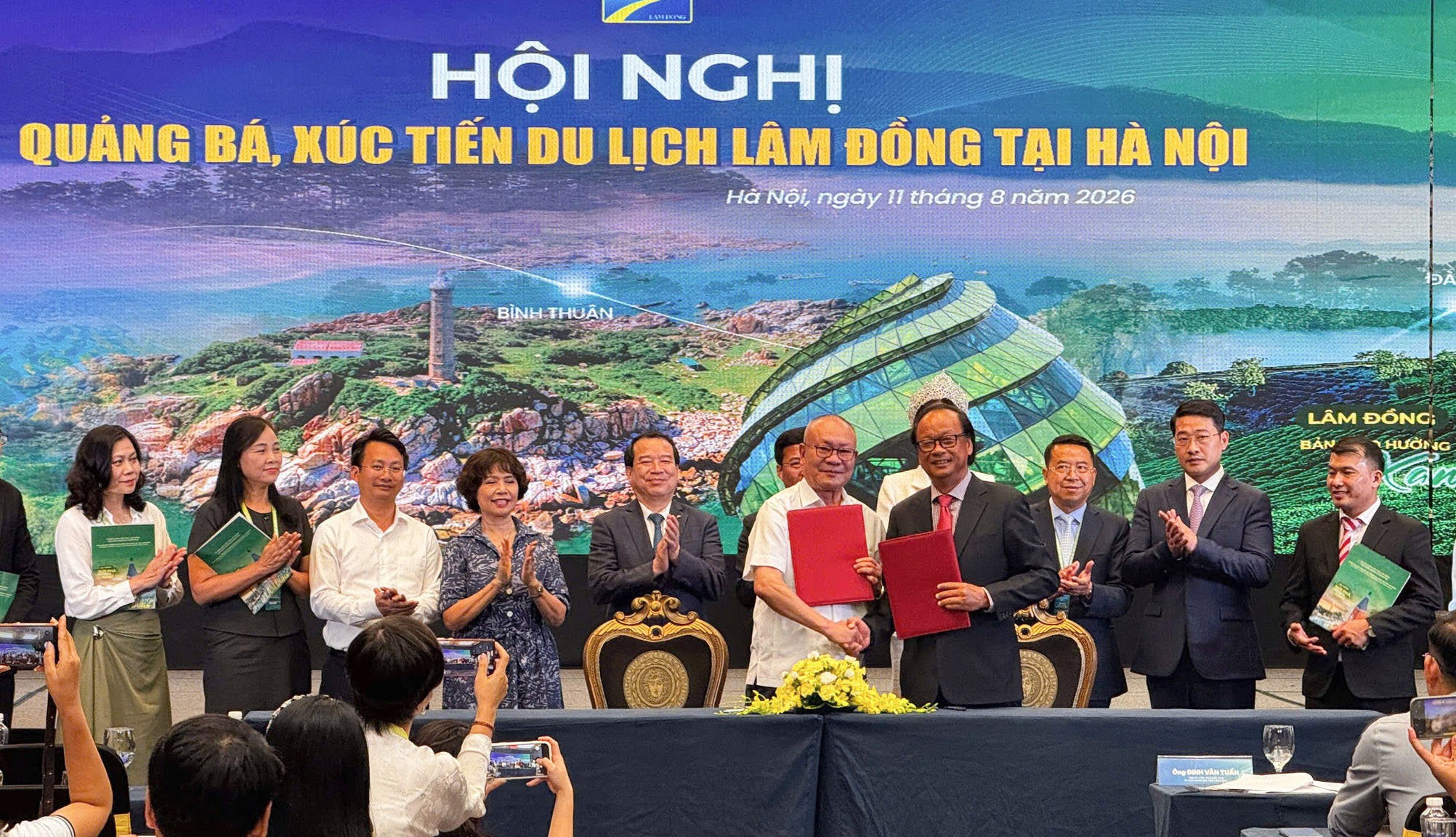 hiep-hoi-du-lich-lam-dong-va-ha-noi-ky-ket-bien-ban-hop-tac1-1786552681.jpg