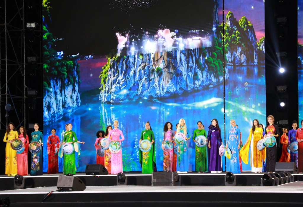 cung-voi-ao-dai-la-ao-ngan-1786628425.jpg