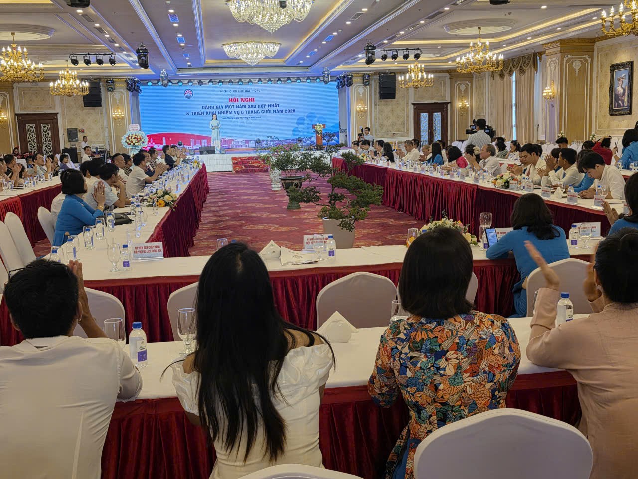 toan-canh-1786888232.jpg
