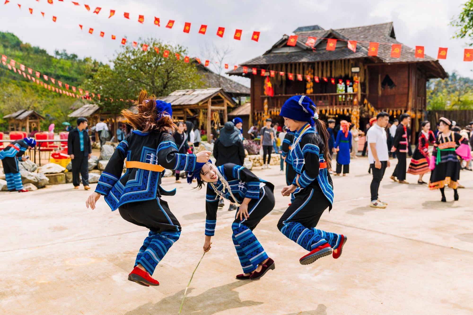 1le-hoi-mua-vang-ban-may-1787314296.jpg
