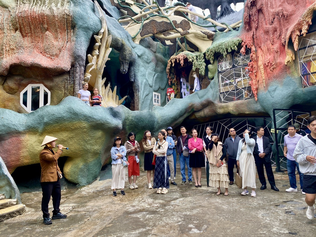 fam-hang-nga-1787404193.jpg