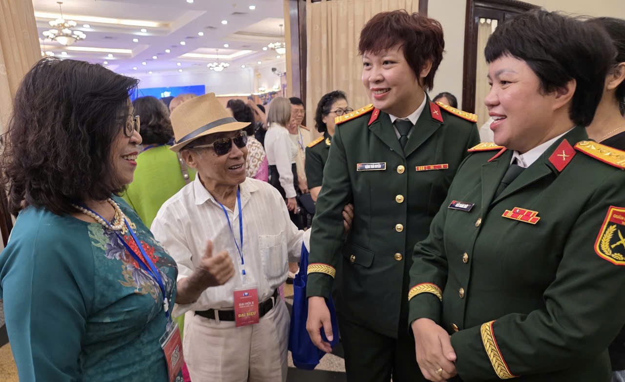 cac-nghe-si-trao-doi-1787495276.jpg