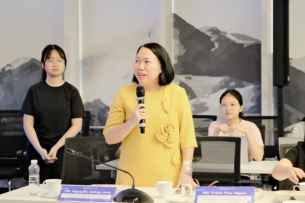 ba-trinh-thu-ngoc-senior-manager-government-relation-corporate-affairs-quan-ly-cap-cao-quan-he-chinh-phu-doi-ngoai-tap-doan-tai-chinh-cong-nghe-momo-phat-bieu-1787743186.JPG