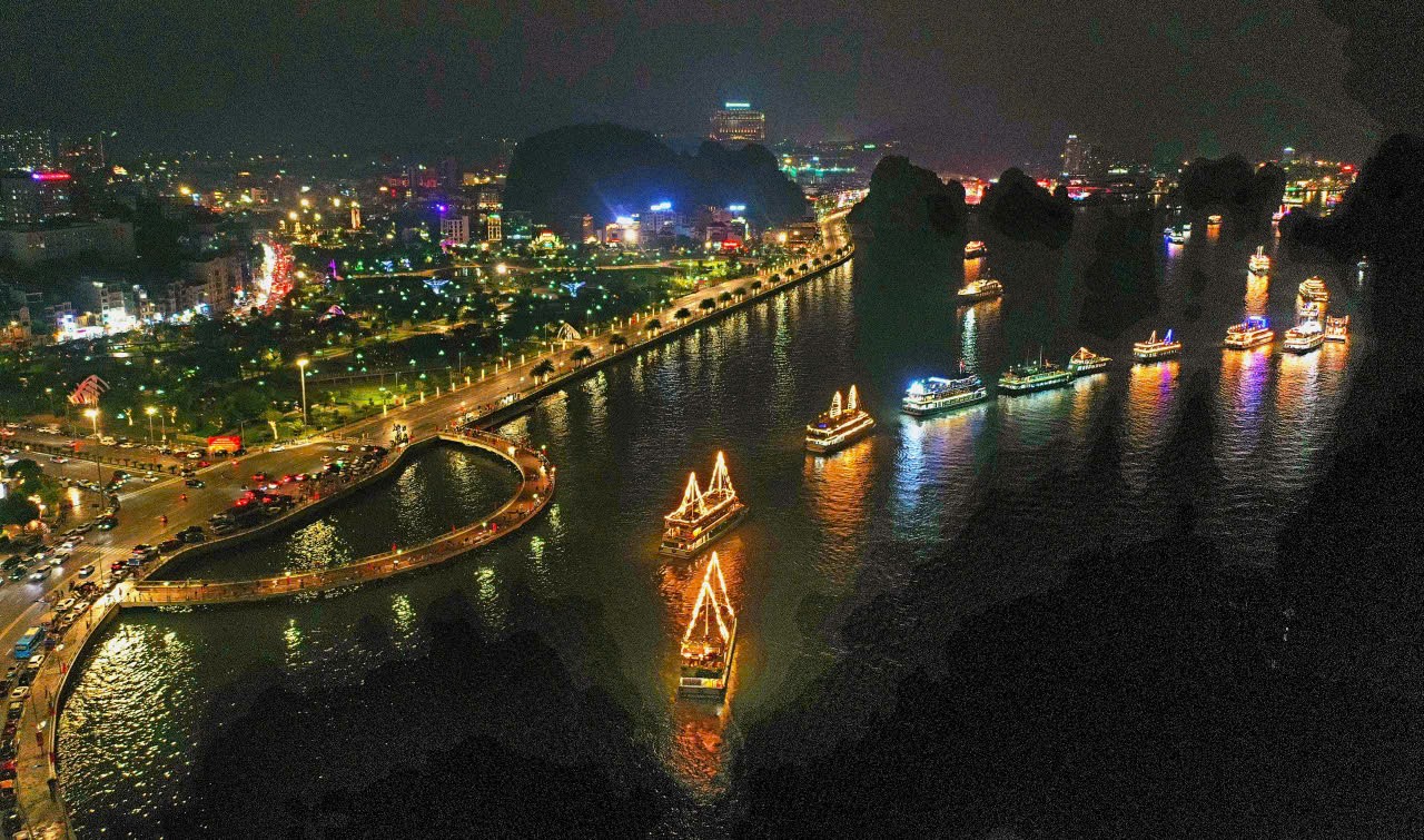 canh-rong-tau-dem-1788000637.jpg