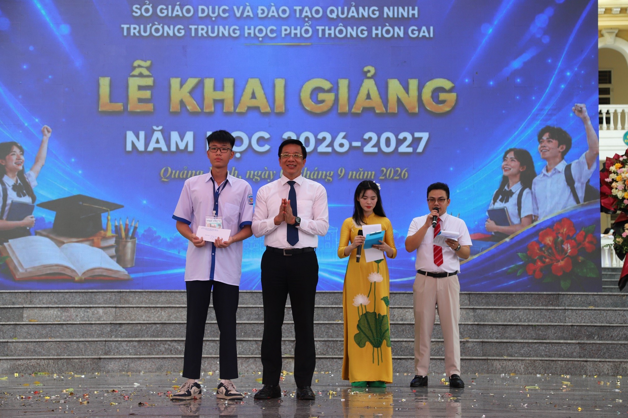 trao-thuong-1788613030.jpg