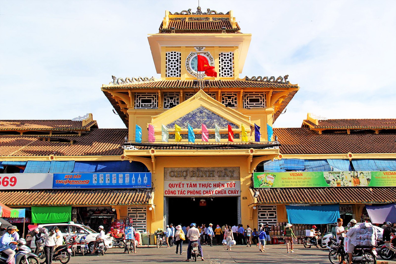hcm-cho-binh-tay-ivivu8-1789379217.jpg