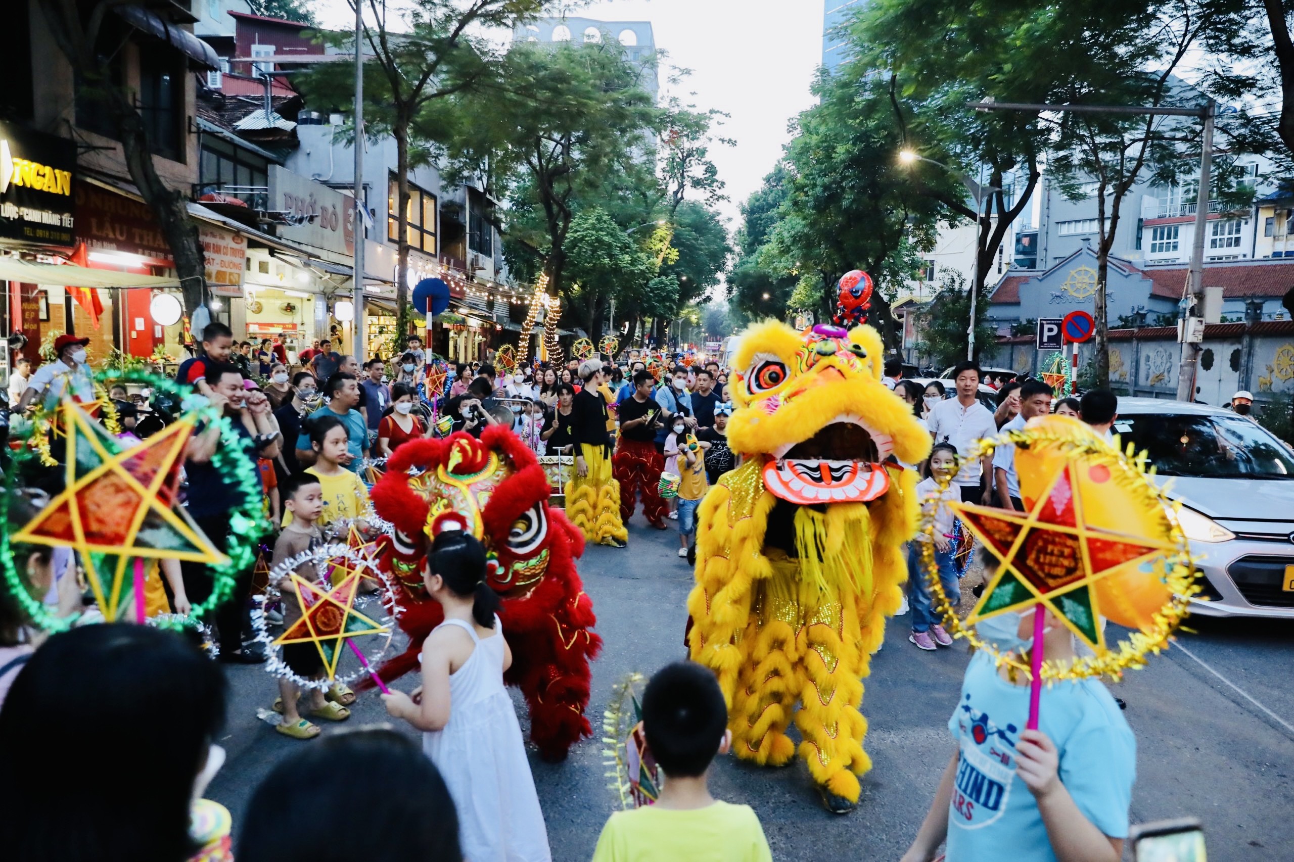 dieu-hanh-duong-pho-1790080439.JPG