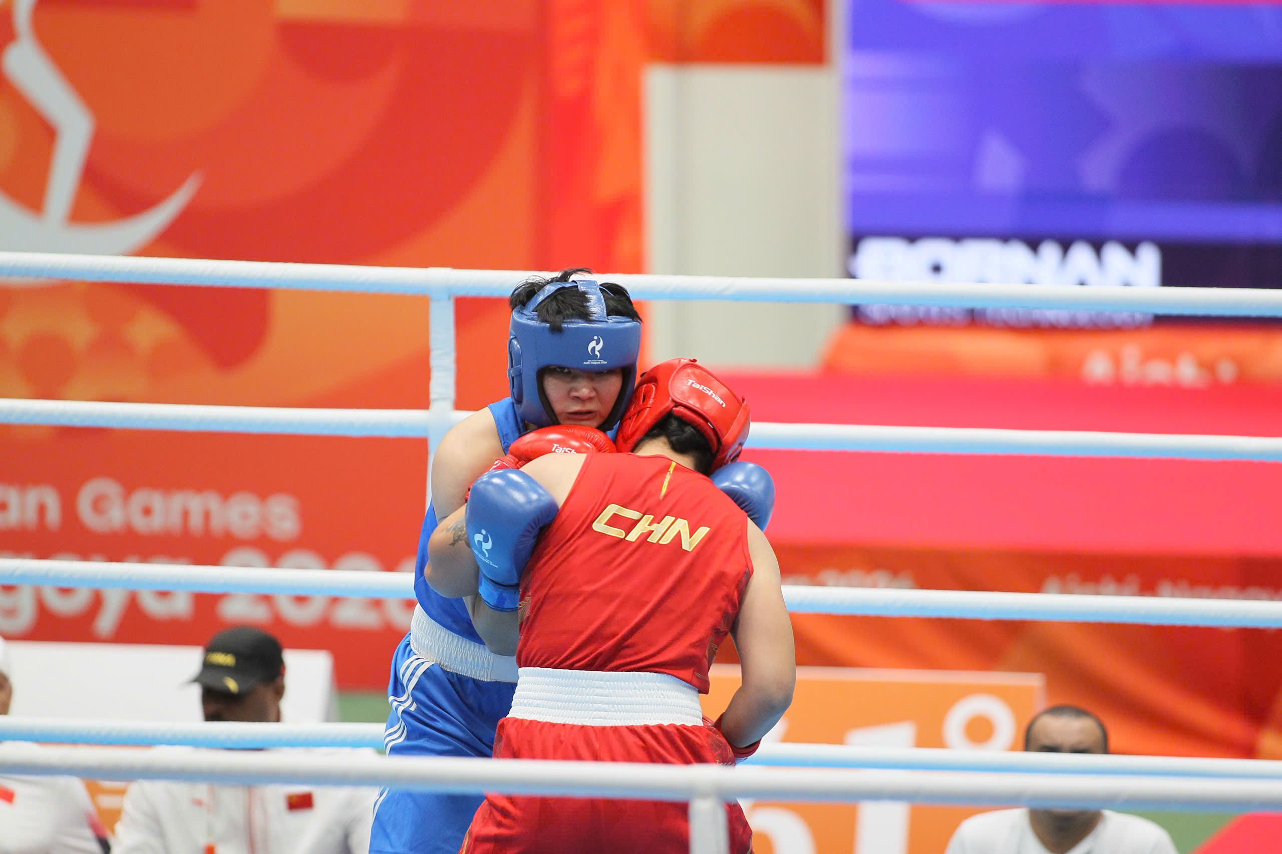 Thua điểm đối thủ Trung Quốc, Lưu Diễm Quỳnh giành HCĐ lịch sử cho Boxing Việt Nam tại ASIAD 20