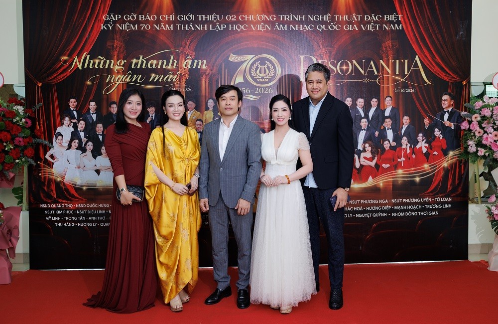 ban-giam-doc-hvanqg-va-ban-chu-nhiem-khoa-thanh-nhac-1790813266.jpg