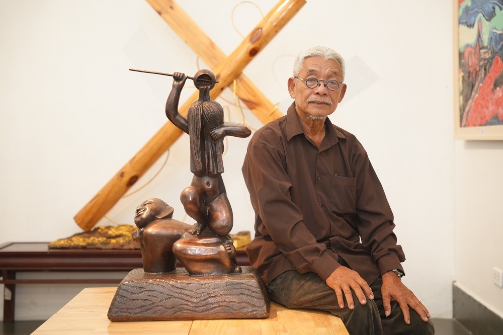 hoa-si-nha-dieu-khac-nguyen-hong-hung-1791075940.jpg