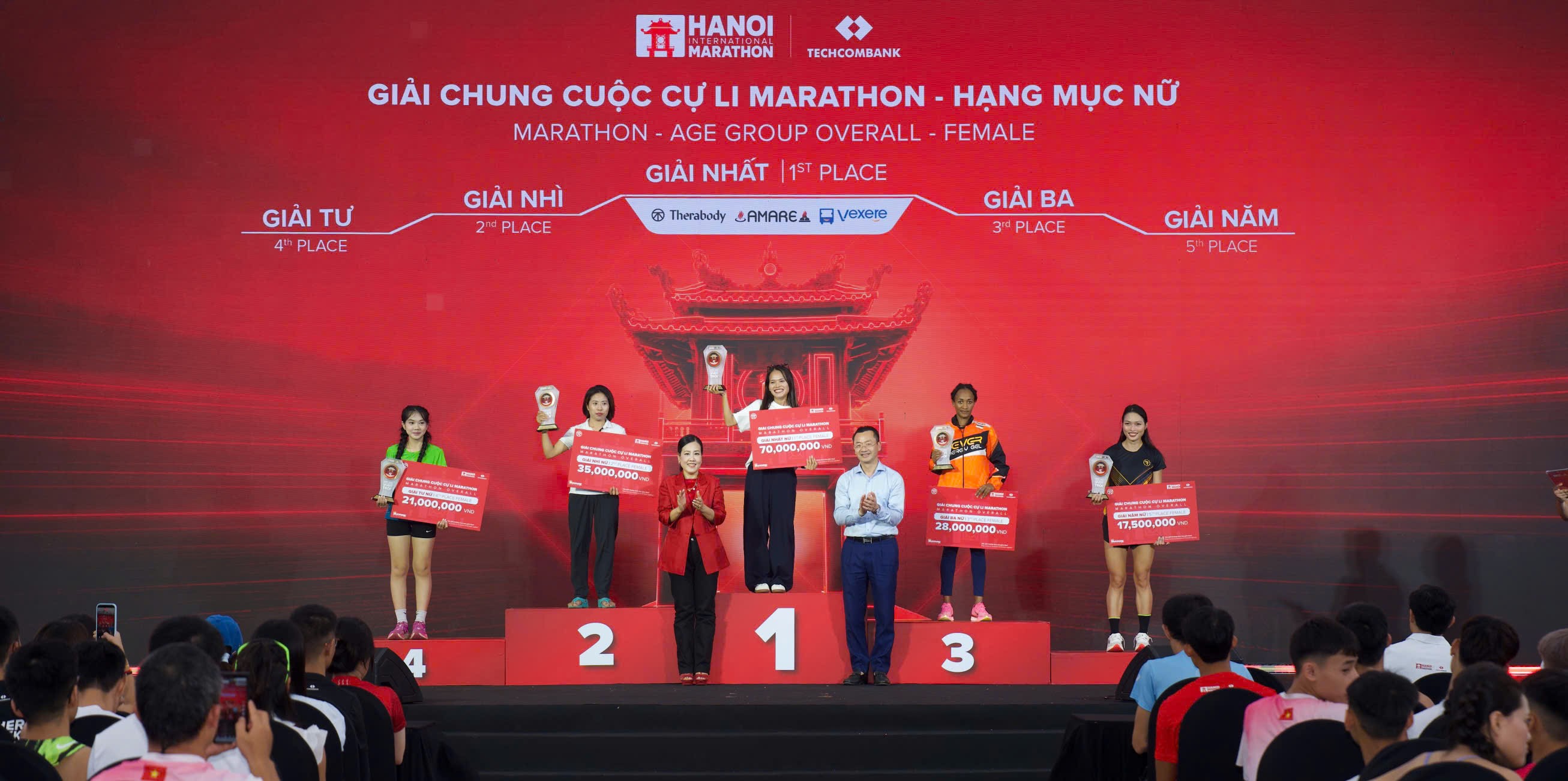 trao-giai-chung-cuoc-cu-ly-marathon-hang-muc-nu-1791112696.jpg