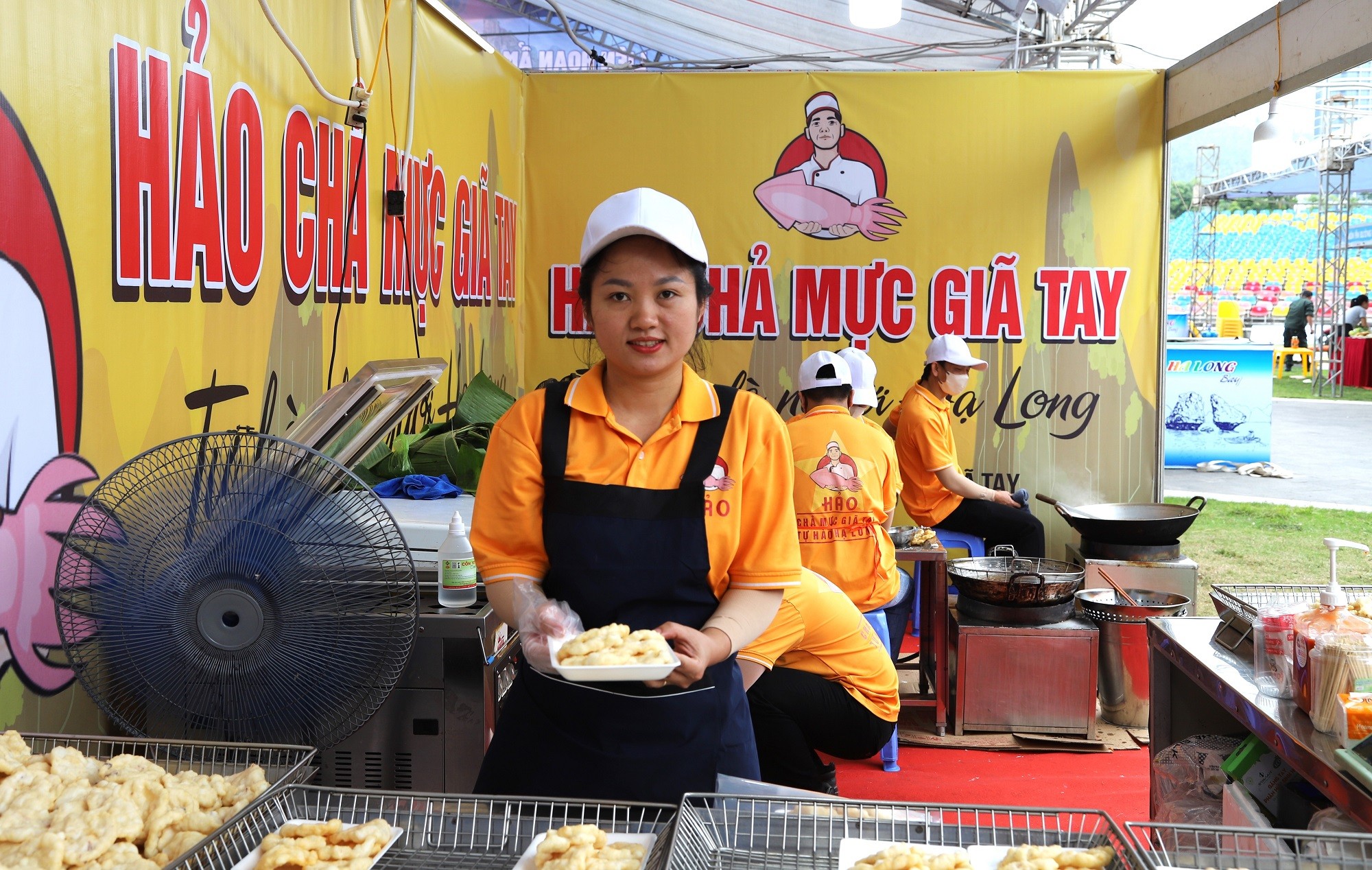 cha-muc-ha-long-noi-danh-am-thuc-quoc-te-1792919065.jpg