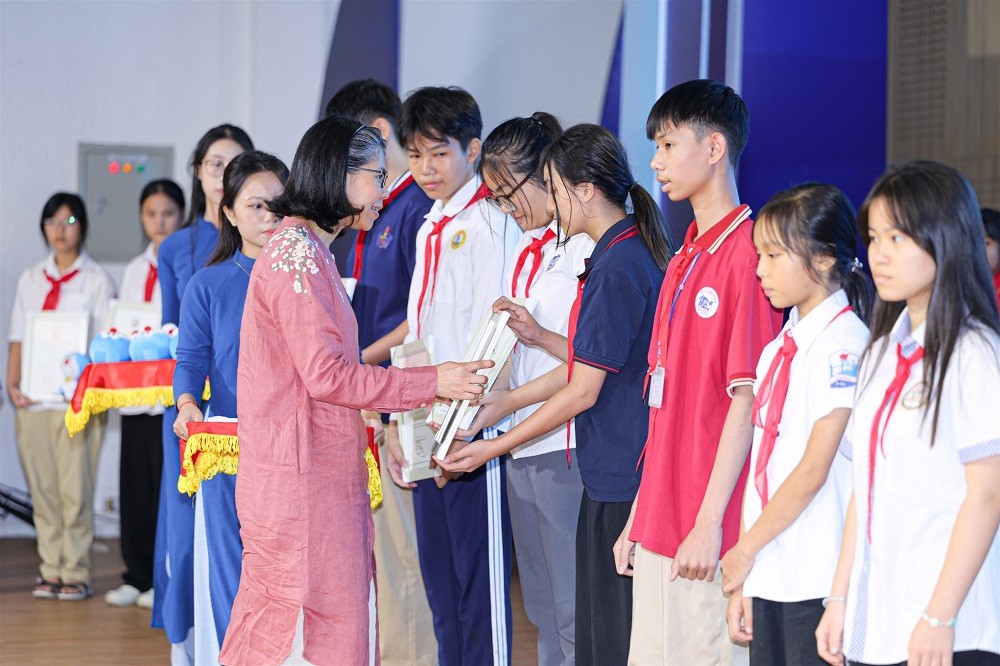 30-nam-quy-doraemon-12-1793374103.jpg
