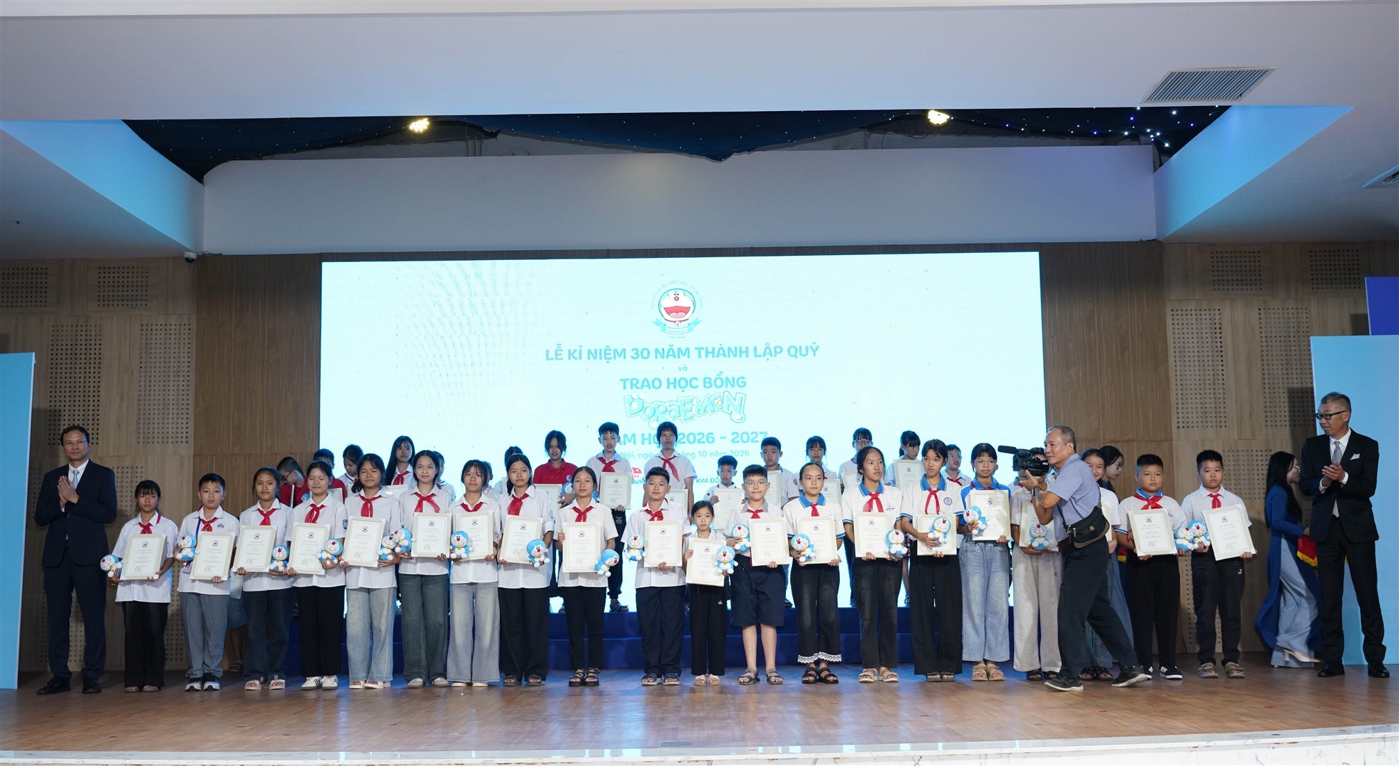 30-nam-quy-doraemon-4-1793374103.jpg