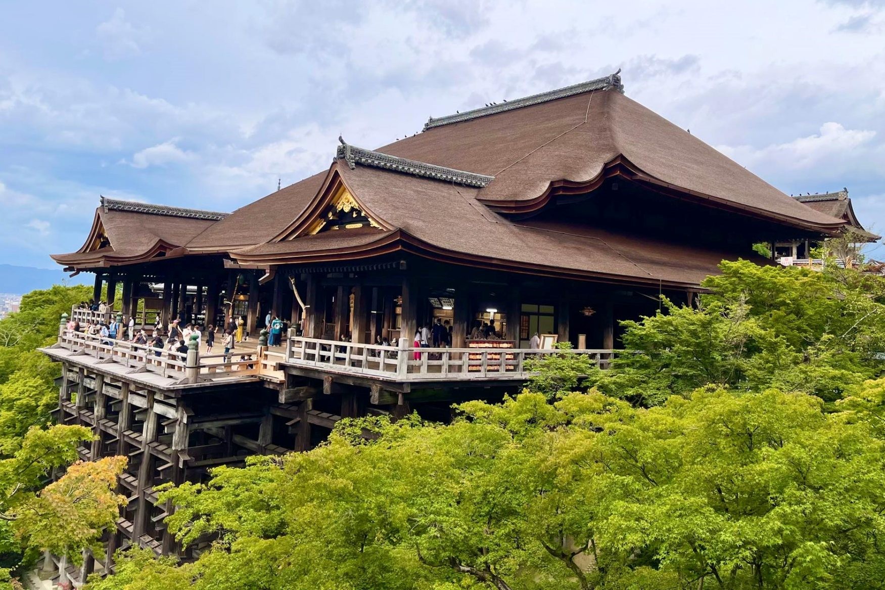 Độc lạ ngôi chùa cổ đẹp nhất cố đô Nhật Bản với kiến trúc gỗ không dùng đến đinh