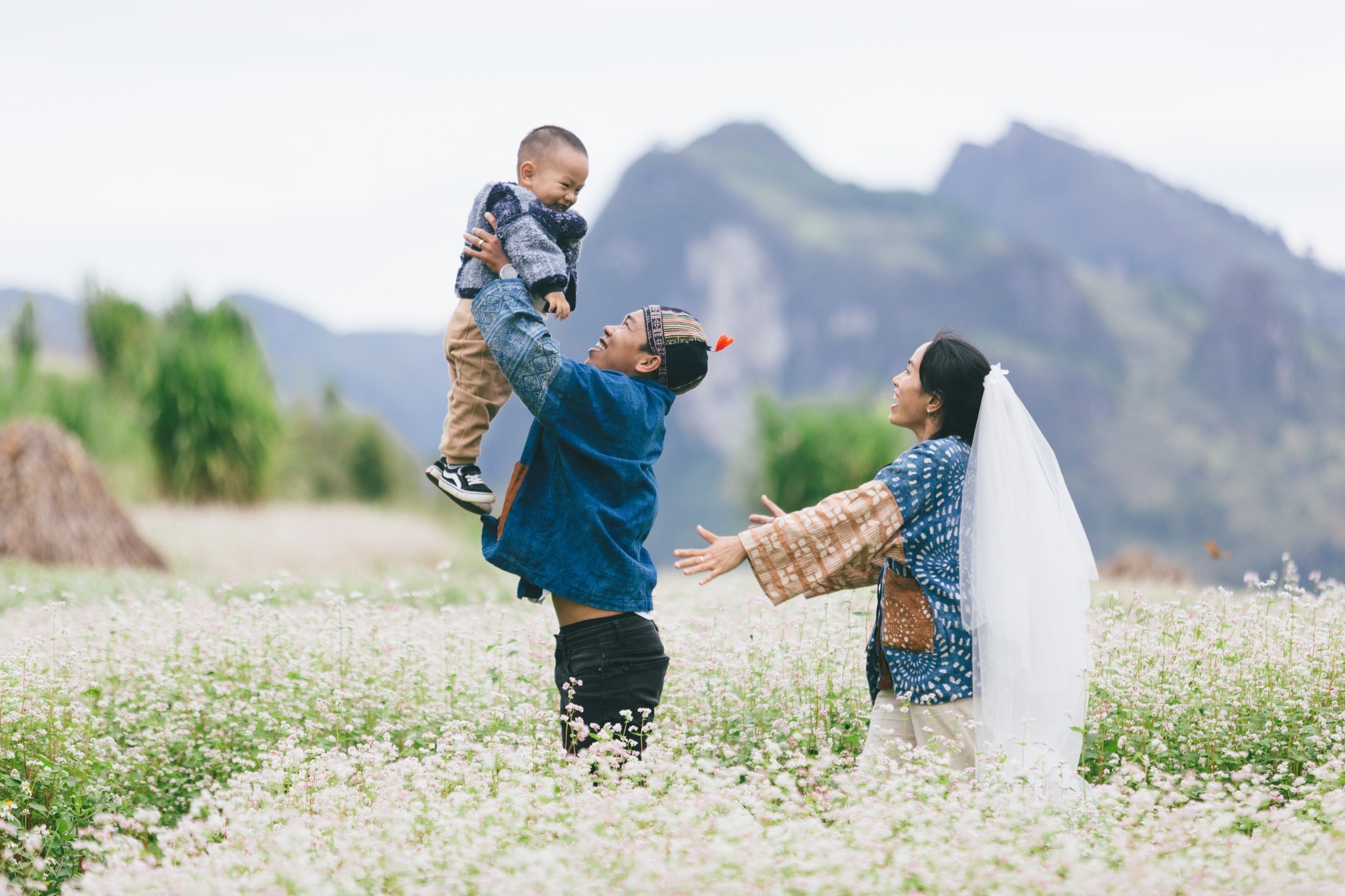 Cặp đôi vượt khoảng 1.700 km đến Hà Giang chụp ảnh cưới