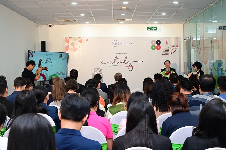 pho-cuc-truong-sieu-1746088723.jpg
