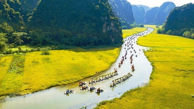 Du lịch Ninh Bình tăng trưởng ấn tượng trong dịp nghỉ lễ Giỗ Tổ Hùng Vương, 30/4 và 1/5 năm nay