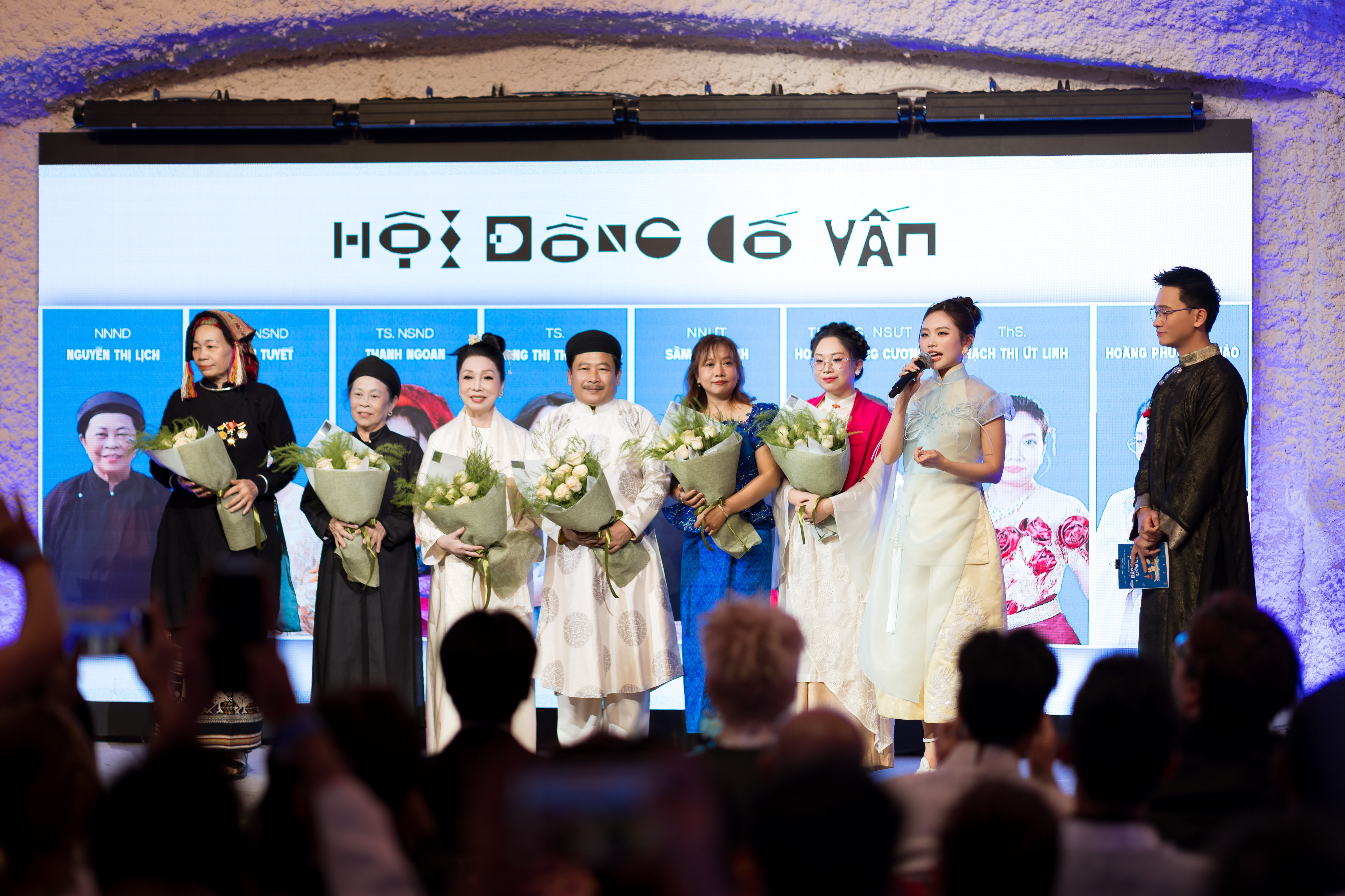 phuong-my-chi-dan-choi-dan-ca-1-1787671522.jpeg