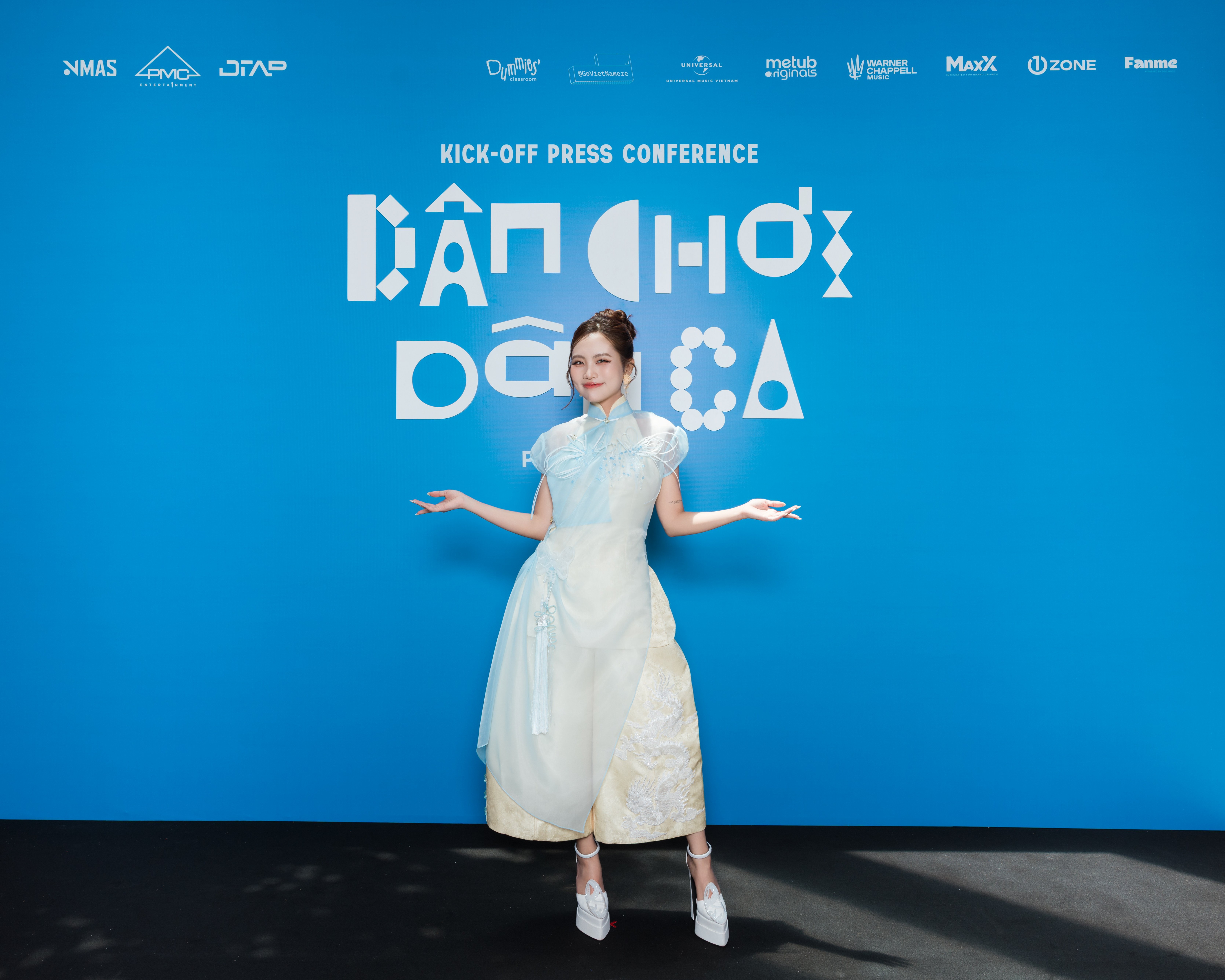 phuong-my-chi-dan-choi-dan-ca-4-1787671558.jpeg