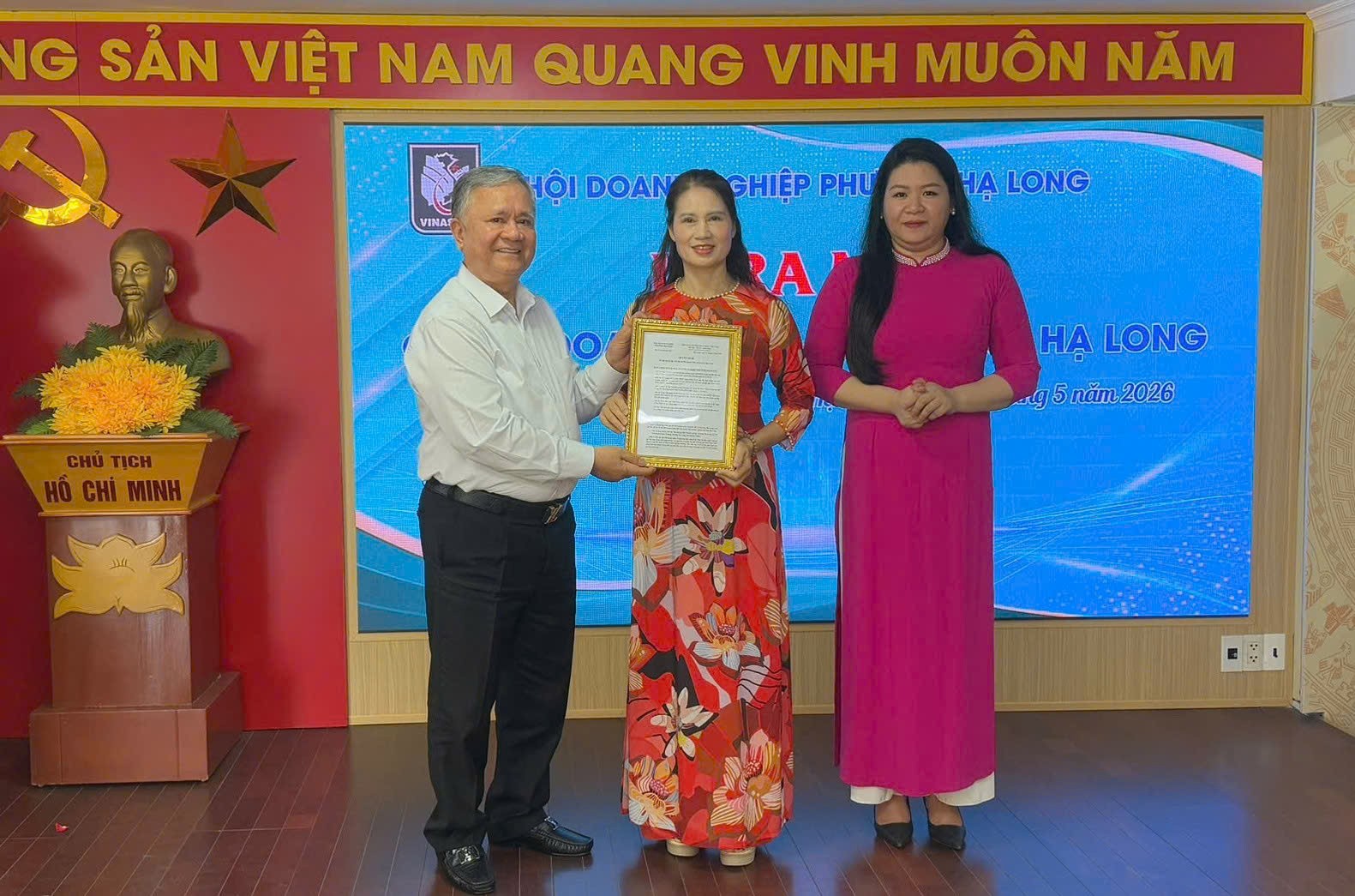trao-quyet-dinh-thanh-lap-1780068322.jpg
