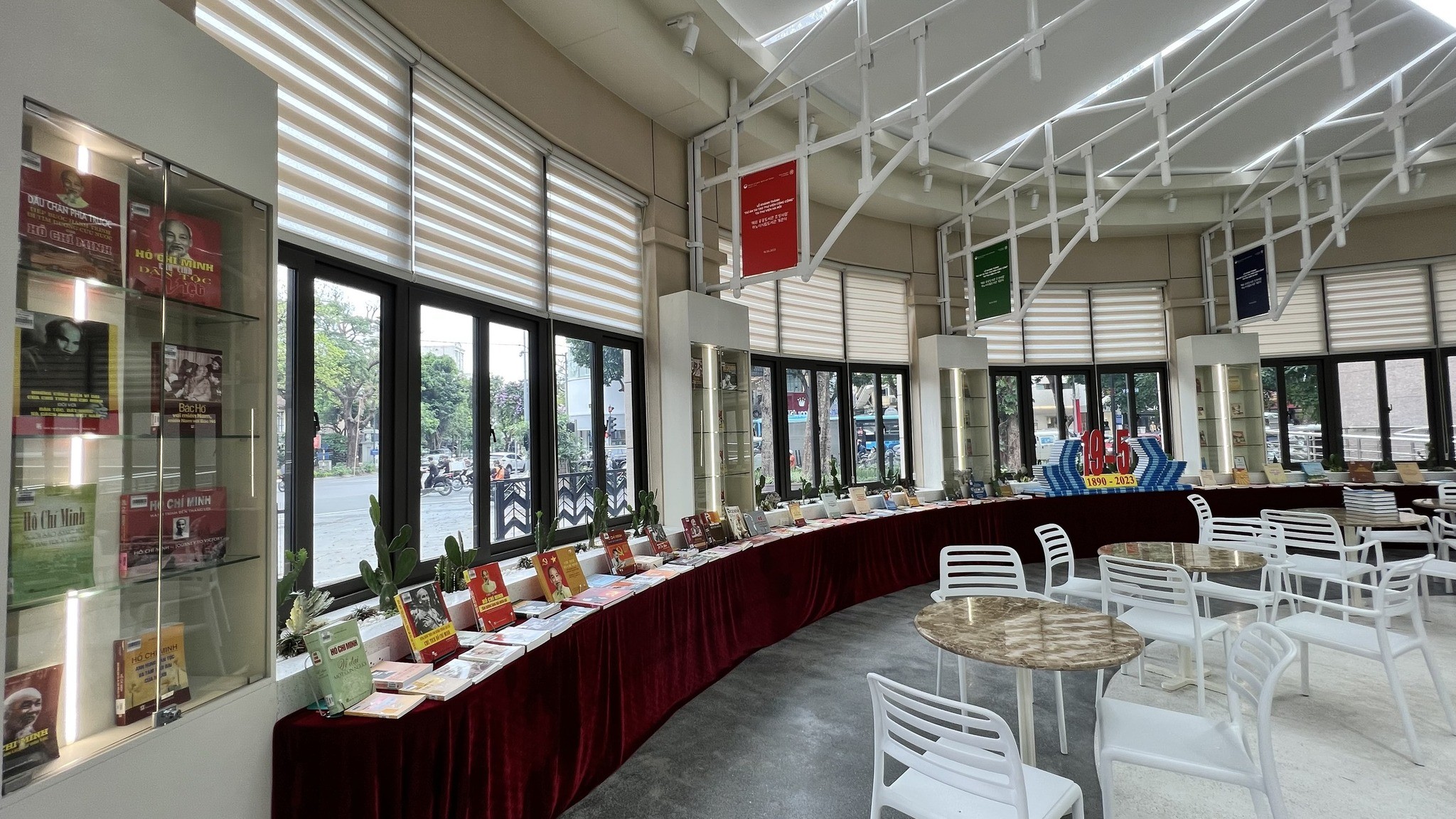 Thư viện Hà Nội với chuyên đề “Việt Nam đẹp nhất tên Người” kỷ niệm 133 năm ngày sinh Chủ tịch Hồ Chí Minh
