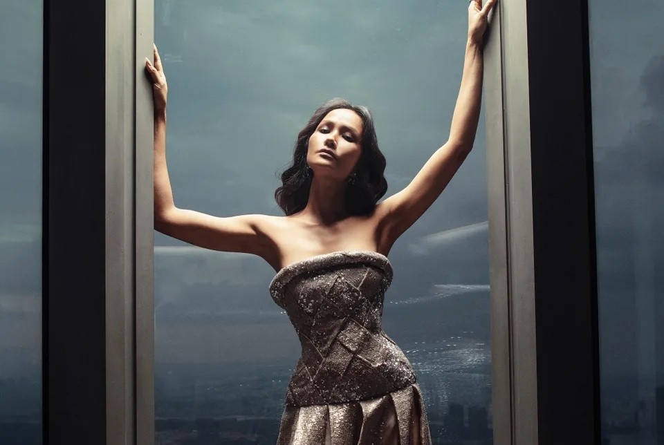 Hoa hậu H’Hen Niê thần thái đỉnh cao trong bộ ảnh trên trang Vogue quốc tế