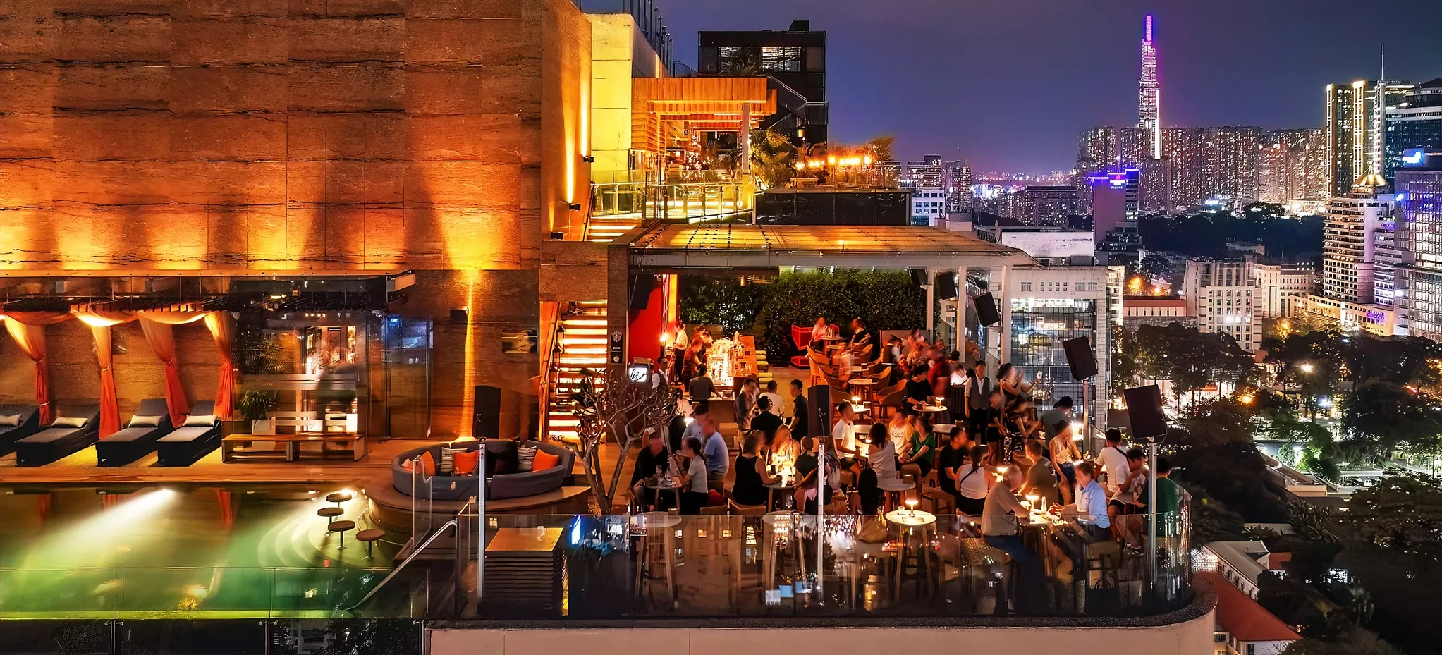 Ít người biết: Những điểm hẹn nightlife "ẩn mình" trong khách sạn 5 sao ở TP.HCM