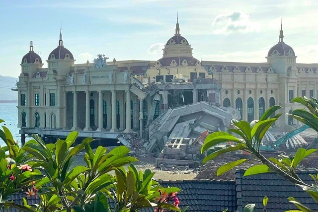 Khánh Hòa: Sập tháp chuông tại công trình xây dựng ở Cảng Nha Trang