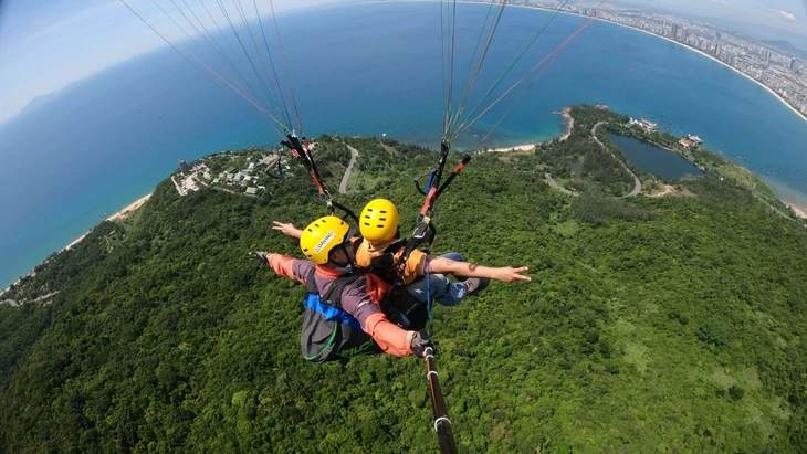 trai-nghiem-du-luon-tai-ban-dao-son-tra-da-nang-viet-nam-1752023742411257207143-1752044736.webp