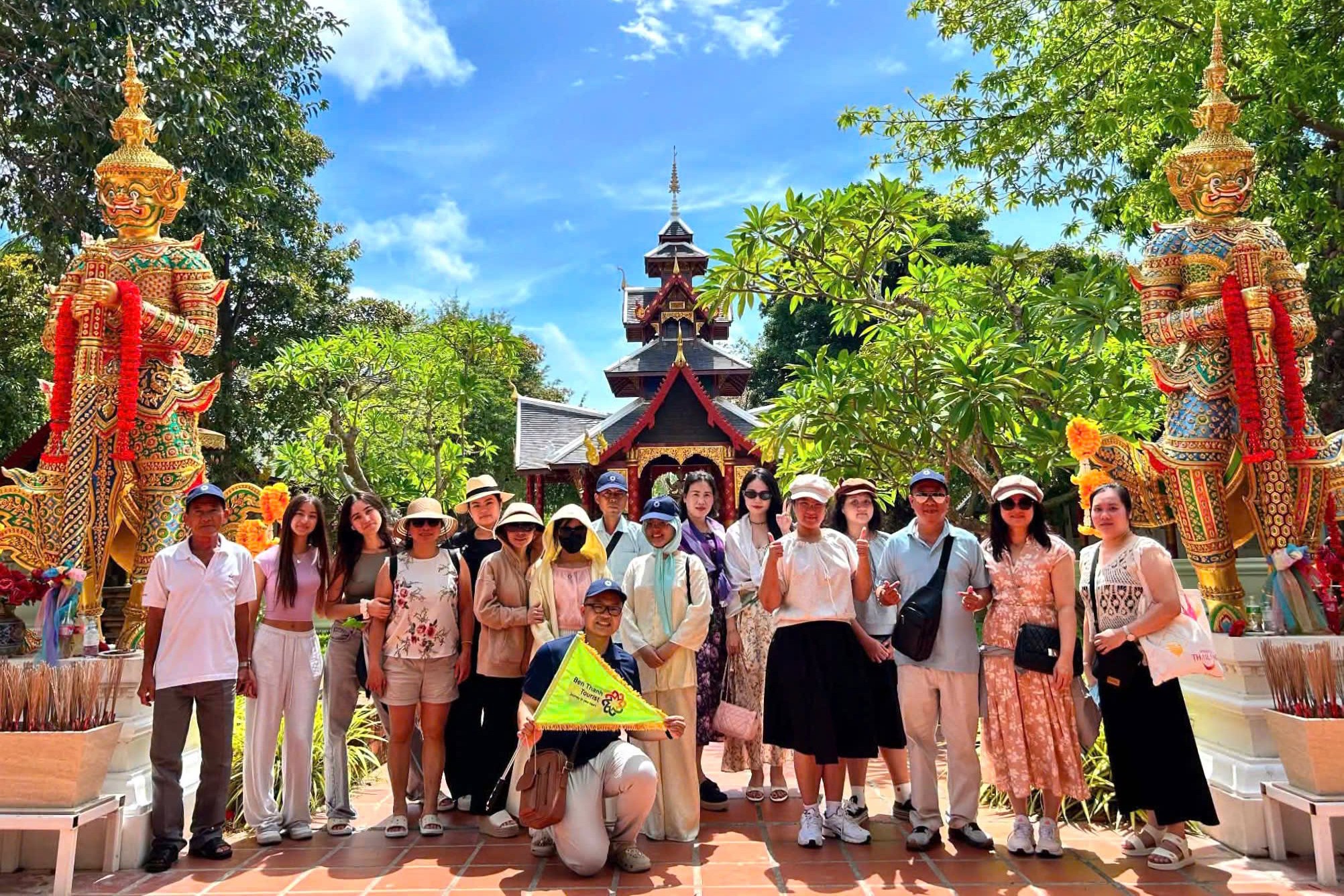 h10-doan-khach-benthanh-tourist-tai-thaithani-cultural-village-1786717406.jpg