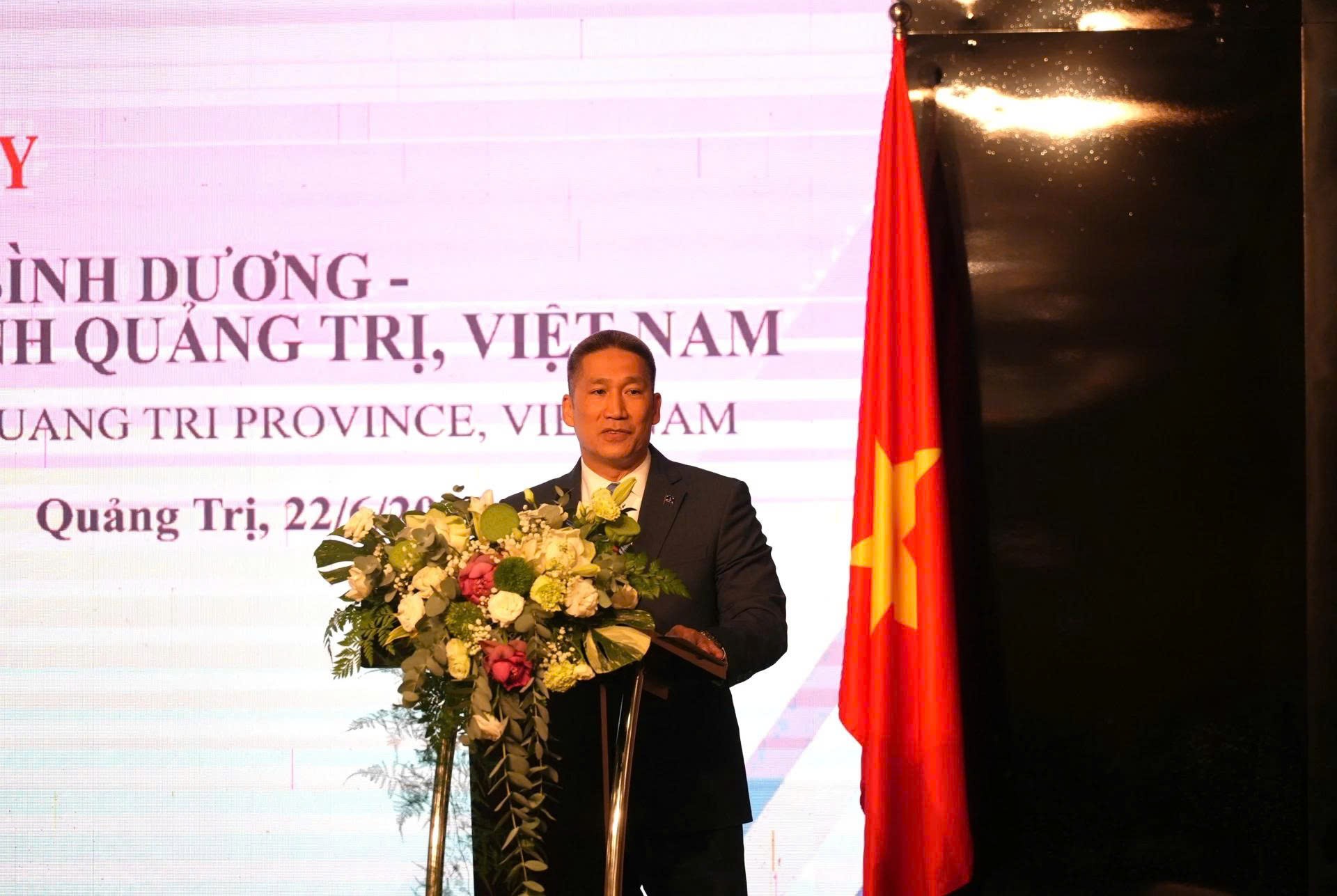 Quyền Bộ trưởng Hải quân Hoa kỳ Hùng Cao đến Quảng Trị